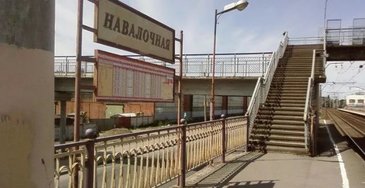 Ремонт пешеходного перехода на станции Навалочная — железнодорожная платформа на московском направлении Санкт-Петербургского отделения Октябрьской железной дороги.